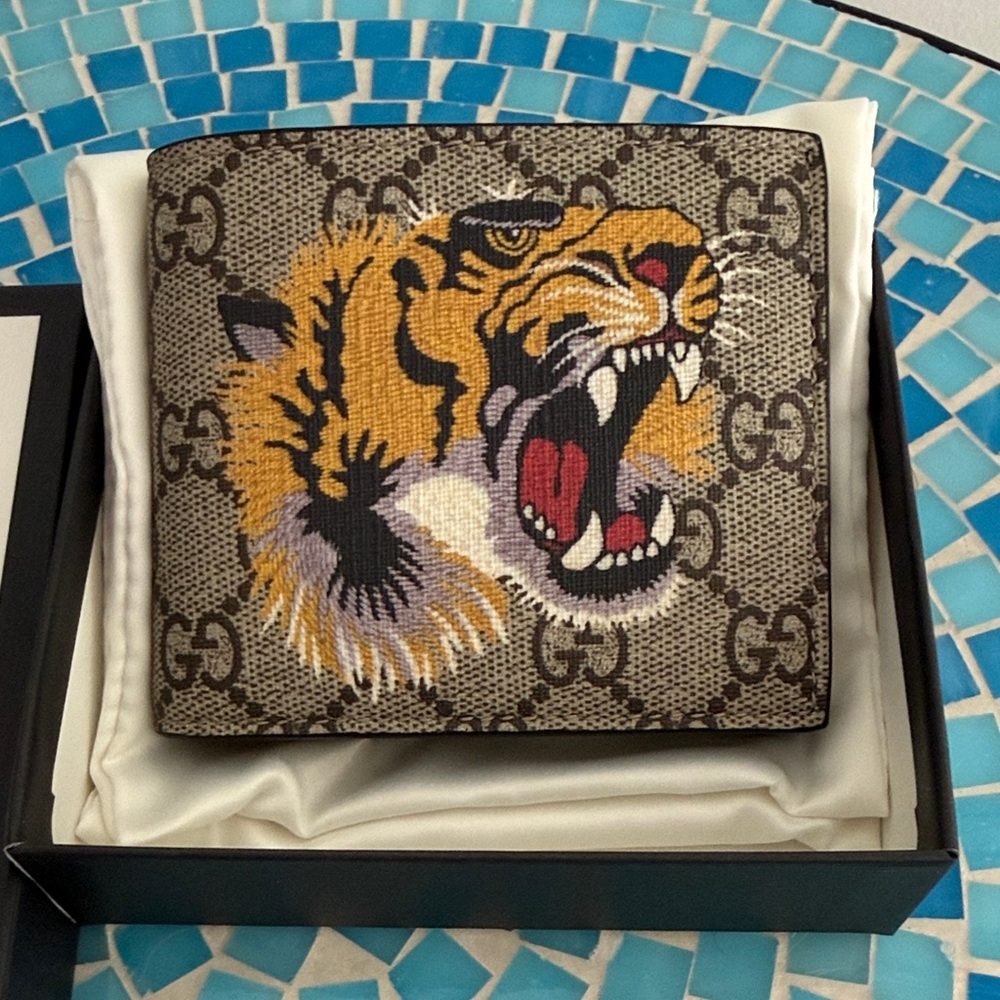 New Authentic Gucci GG Supreme Tiger Bi-fold Wallet, Leather and Canvas - Picture 2 of 7